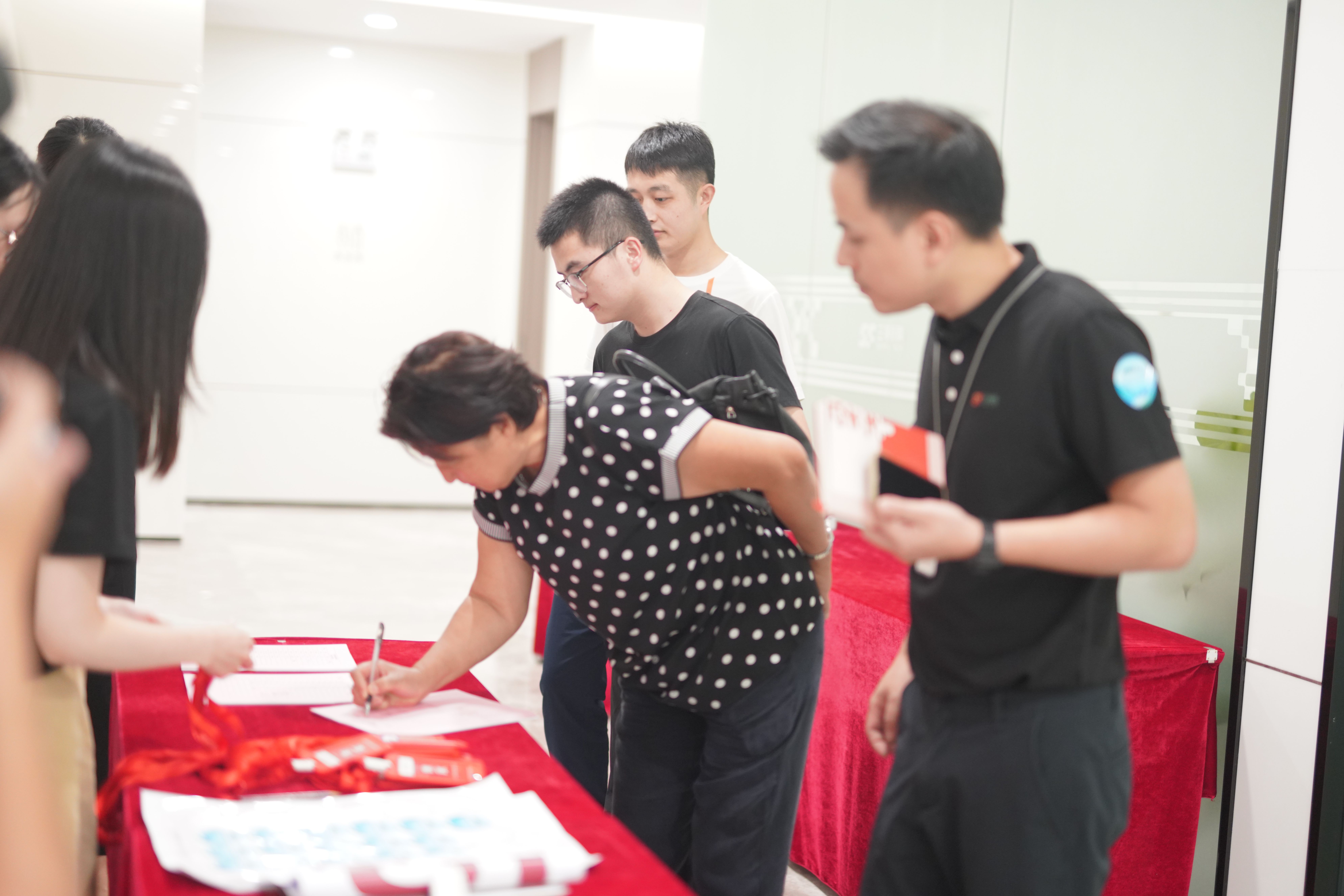 �µ���(�й���)�������޹�˾����