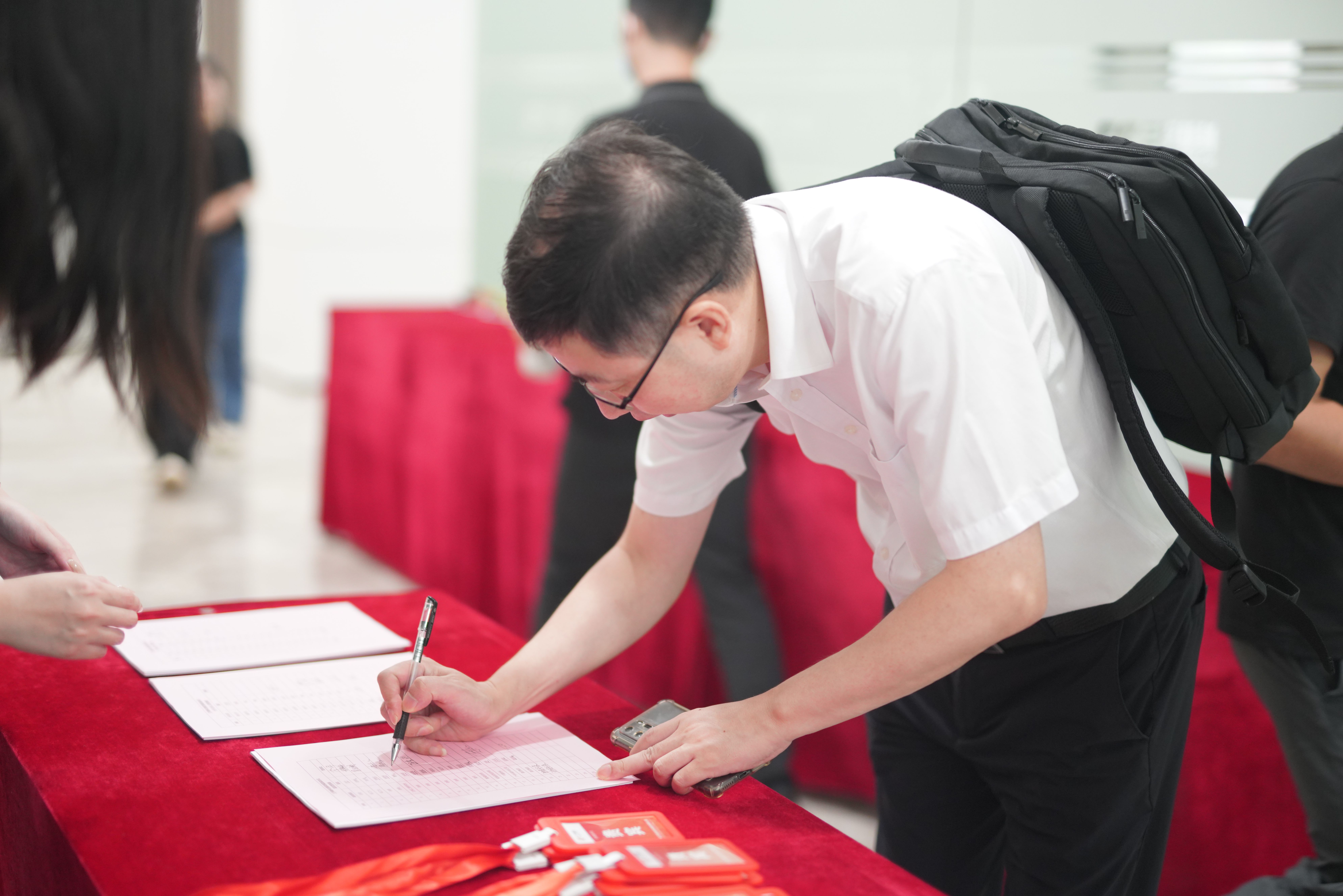 �µ���(�й���)�������޹�˾����